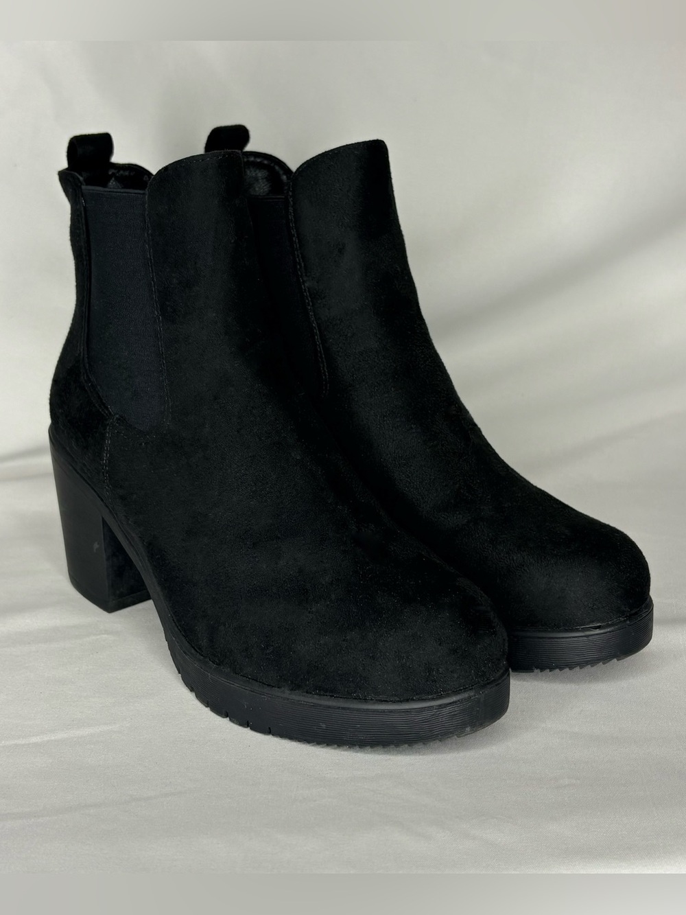 Dream Pairs Black Suede Chelsea Block Heel Ankle Boots Size 7.5